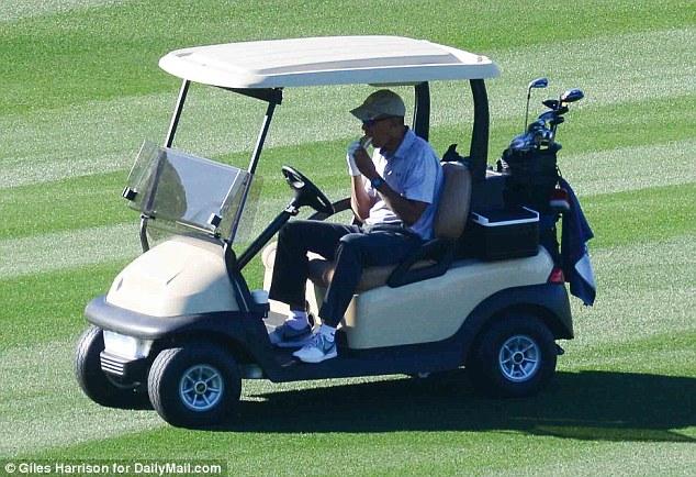 В первый день после окончания президентства Барак Обама сыграл в гольф