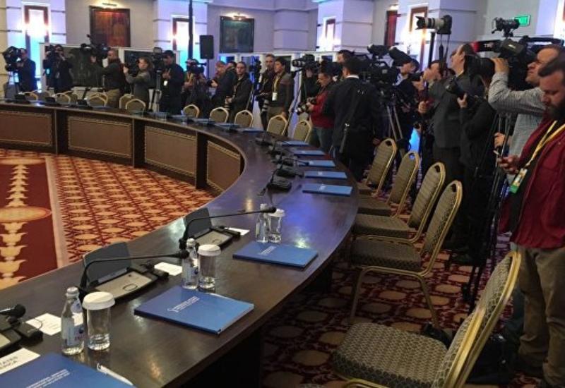 Журналисты устроили потасовку на встрече в Астане