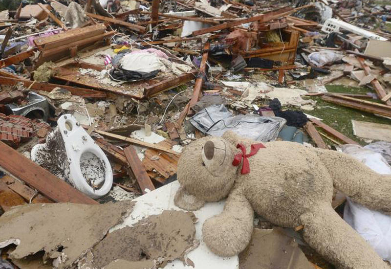 Опубликовано видео последствий разрушительного торнадо в США