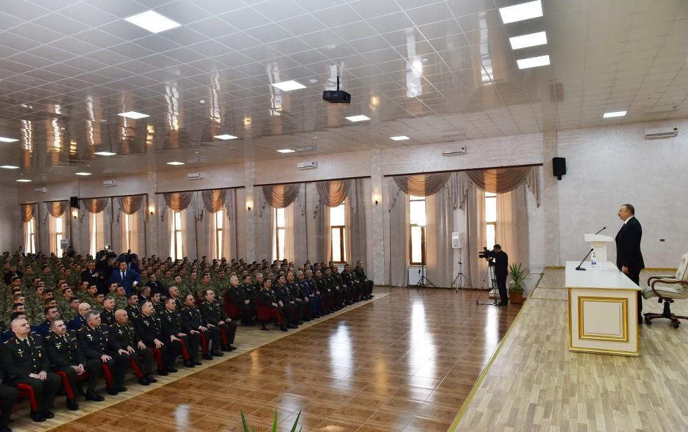 Президент Ильхам Алиев принял участие в открытии военного городка в воинской части в Абшеронском районе