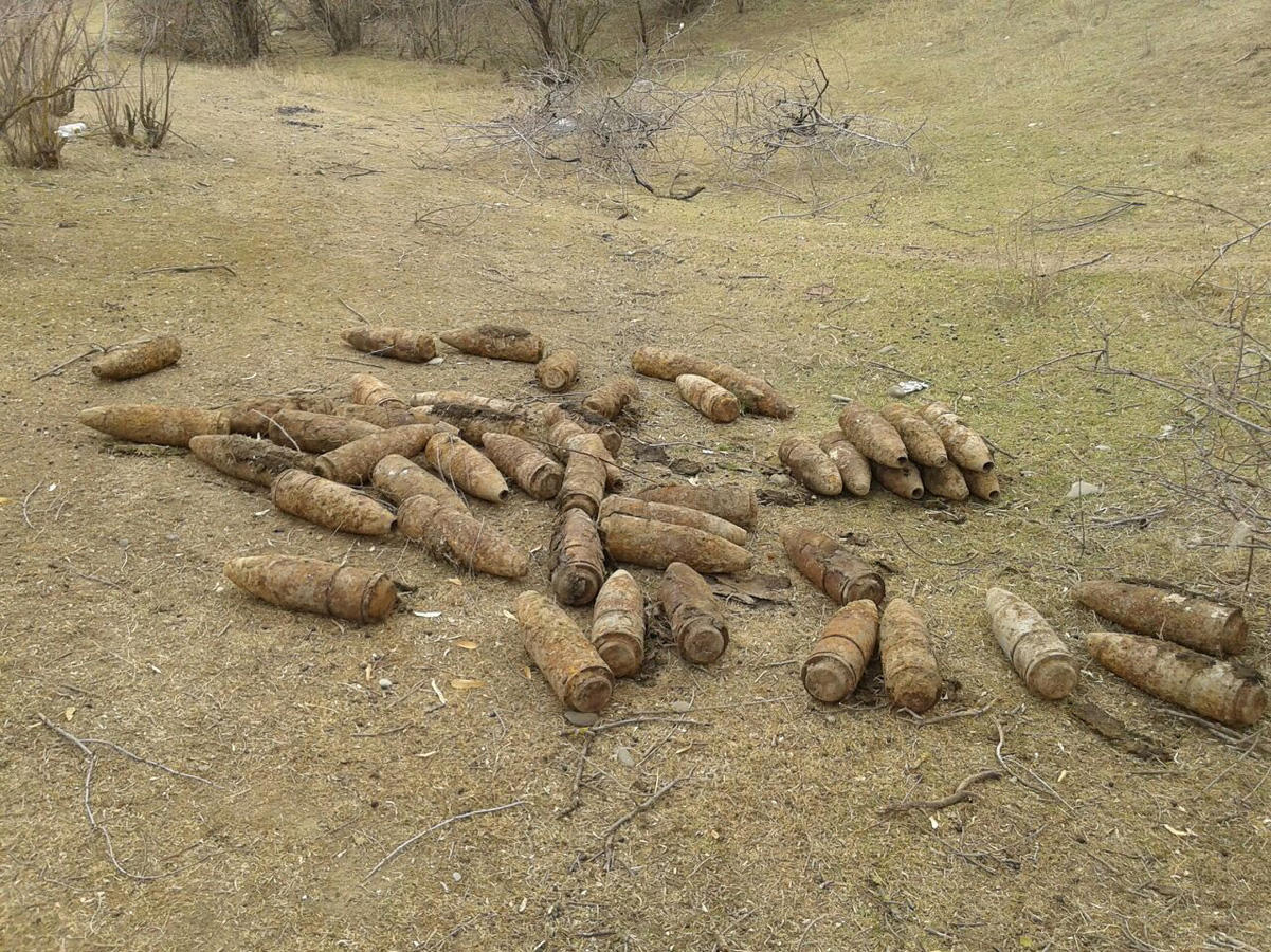 В Агстафе обнаружены десятки неразорвавшихся снарядов