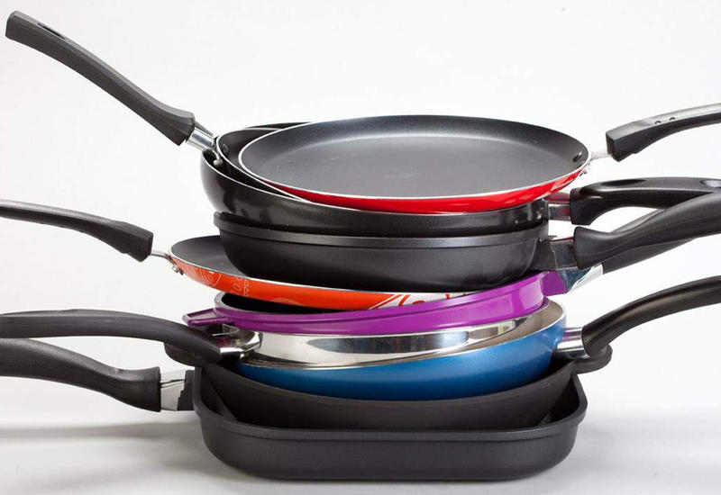 Типы сковородок по назначению. Какую сковородку выбрать какой фирмы. Сковорода. Сотейник flonal, haus profy алюминий, красный, 18 см. Дешевые сковородки с антипригарным покрытием.