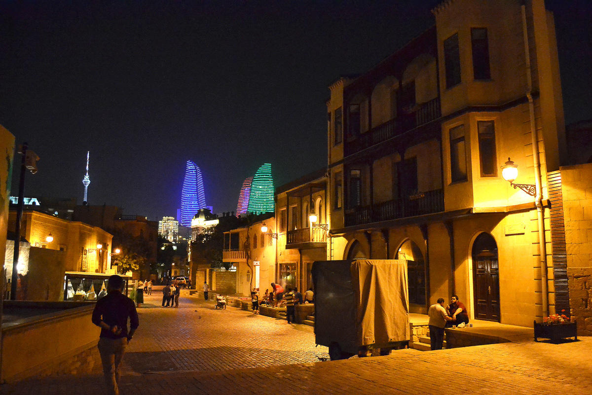 https://img.day.az/2017/02/02/trend_night_baku_city_060615_009.jpg