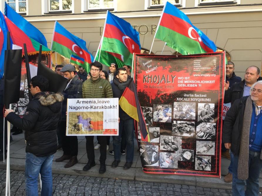Проживающие в Европе азербайджанцы провели в Мюнхене акцию протеста, приуроченную к 25-й годовщине Ходжалинского геноцида
