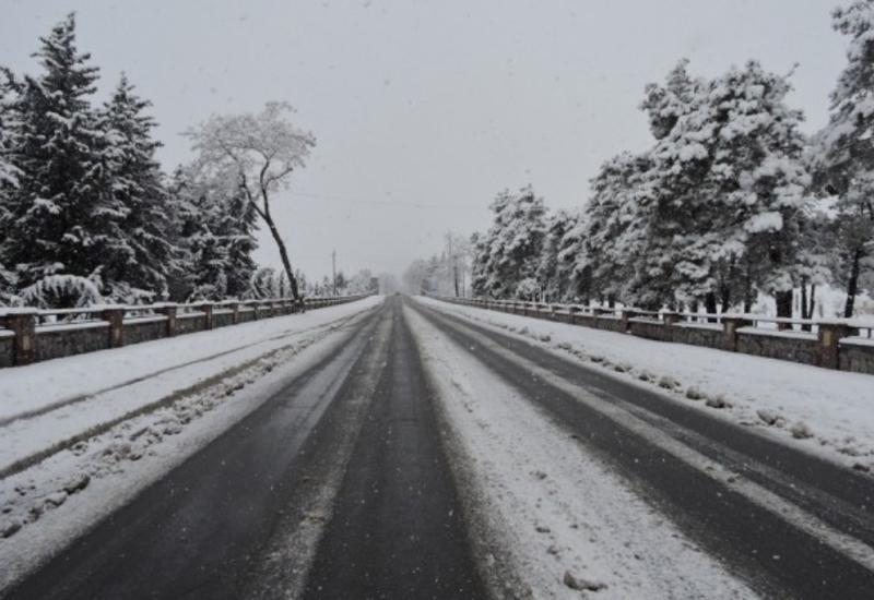 Снег перекрыл магистраль Баку - Шамахы - Евлах
