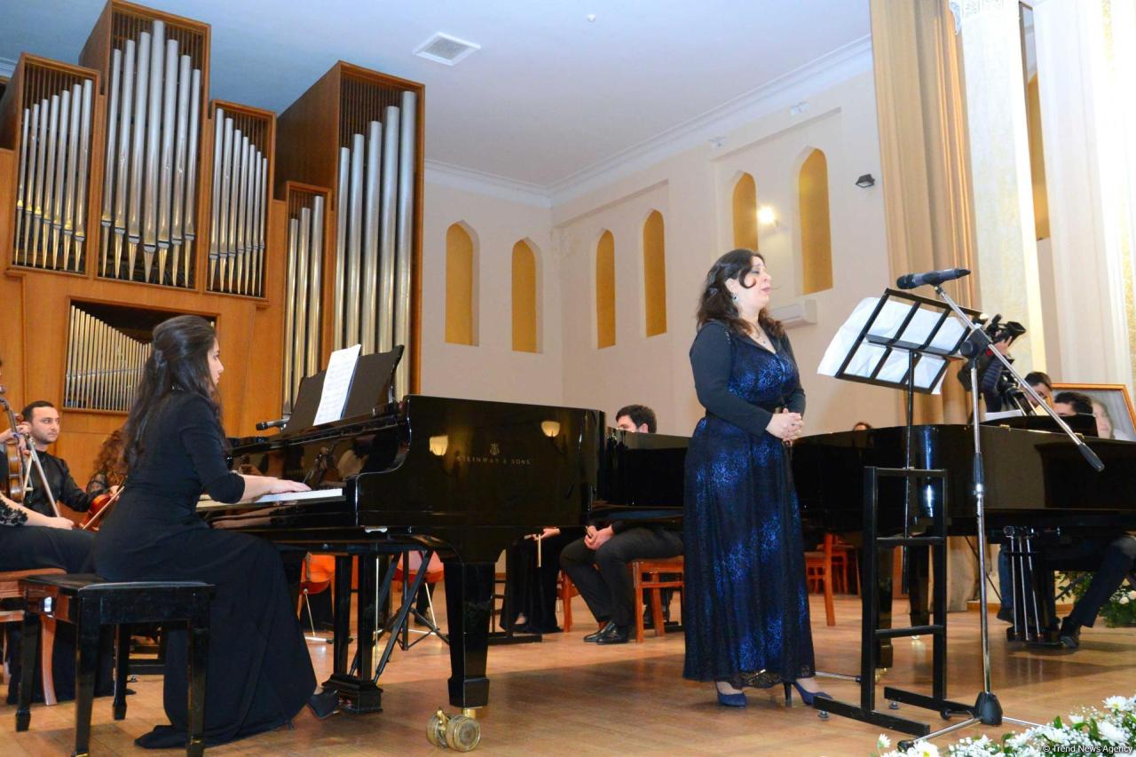В Баку состоялись вечер классической музыки и презентация книги памяти видного педагога и пианиста Айтекин Гасановой