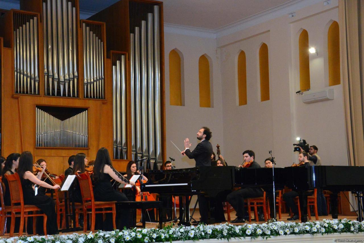 В Баку состоялись вечер классической музыки и презентация книги памяти видного педагога и пианиста Айтекин Гасановой