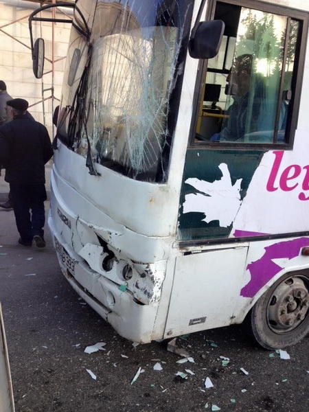 В Баку столкнулись автобусы