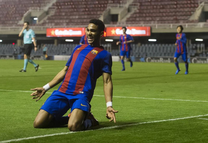 Фантастический проход 17-летнего игрока "Барселоны", которому позавидует даже Месси