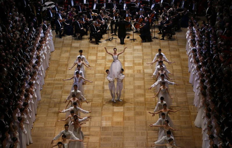 Невероятно красивая традиция: в Австрии состоялся легендарный Венский бал