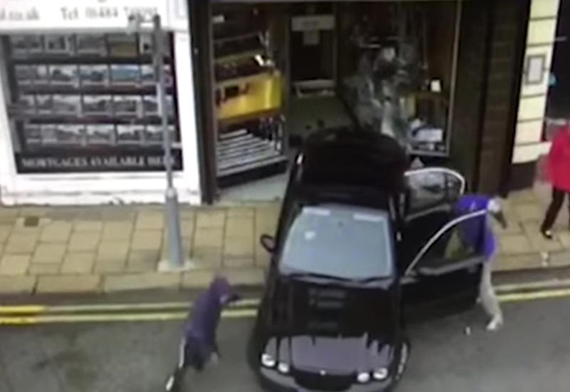 Безоружная британка попыталась предотвратить ограбление магазина
