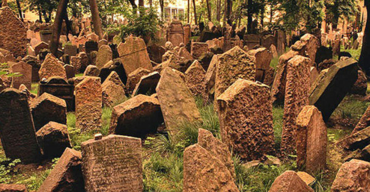 кладбище шенкилл (лурган , ирландия. старое еврейское кладбище в праге чехия. какое кладбище самое. какое кладбище самое. иосафатова долина в иерусалиме.