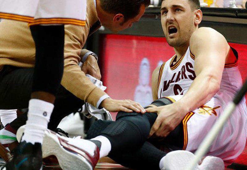 Баскетболист сломал ногу спустя 58 секунд после дебюта в NBA