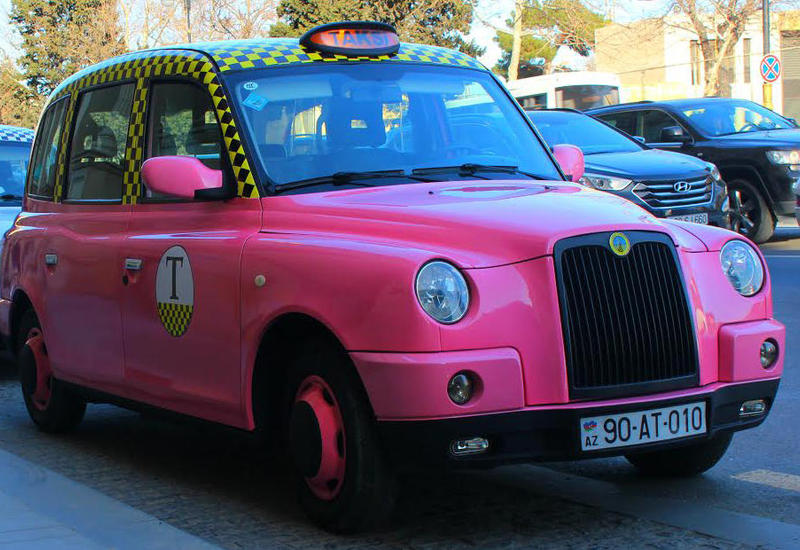 В Баку станет больше женщин-таксистов