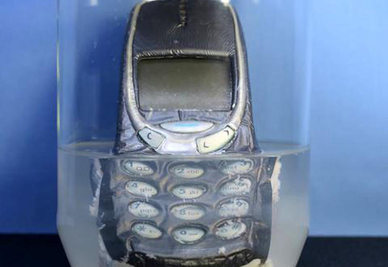 Nokia 3310 испытали в ацетоновой ванне в течение 20 часов