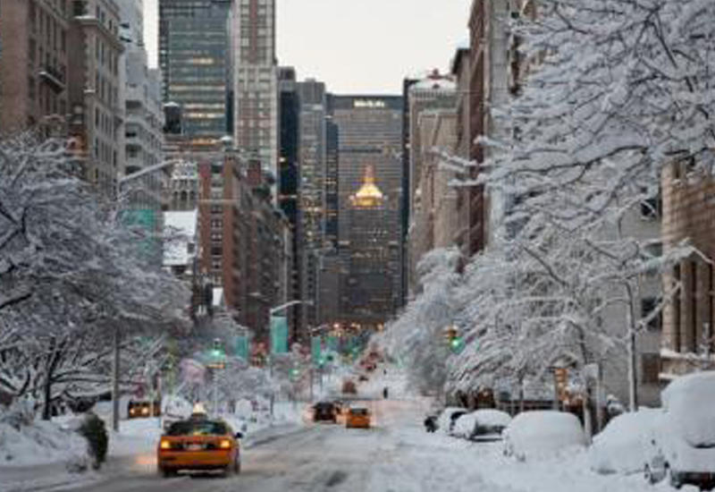 На Нью-Йорк обрушился cнежный шторм