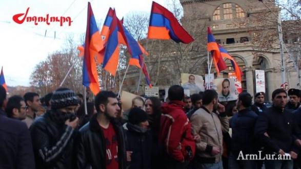 Акция протеста в Ереване: стычки между демонстрантами и полицейскими