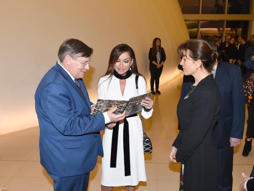 Первый вице-президент Мехрибан Алиева приняла участие в открытии выставки в рамках "Дней Венгрии в Азербайджане"