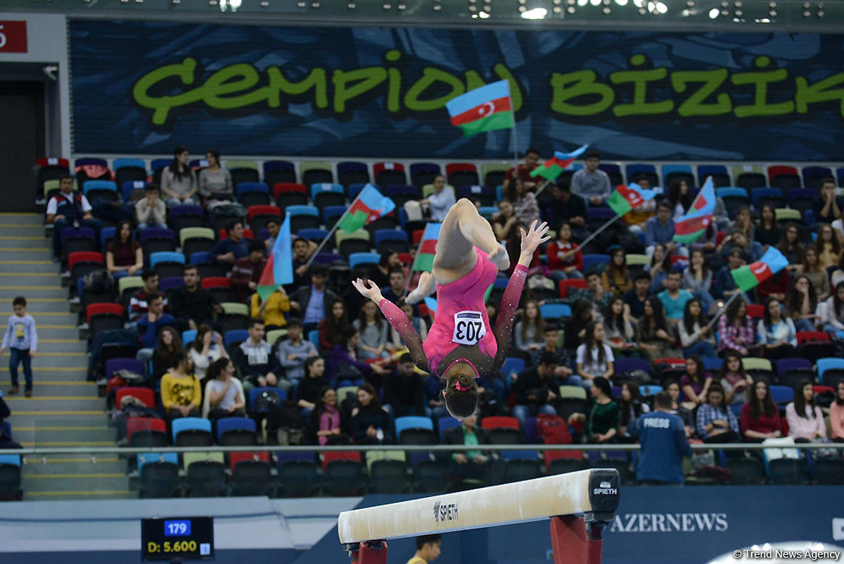 Лучшие моменты четвертого, завершающего дня соревнований Кубка мира по спортивной гимнастике в Баку