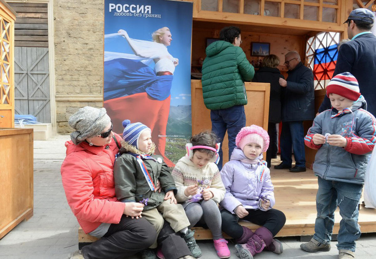 В Ичеришехер проходит международный фестиваль "Весенняя крепость"