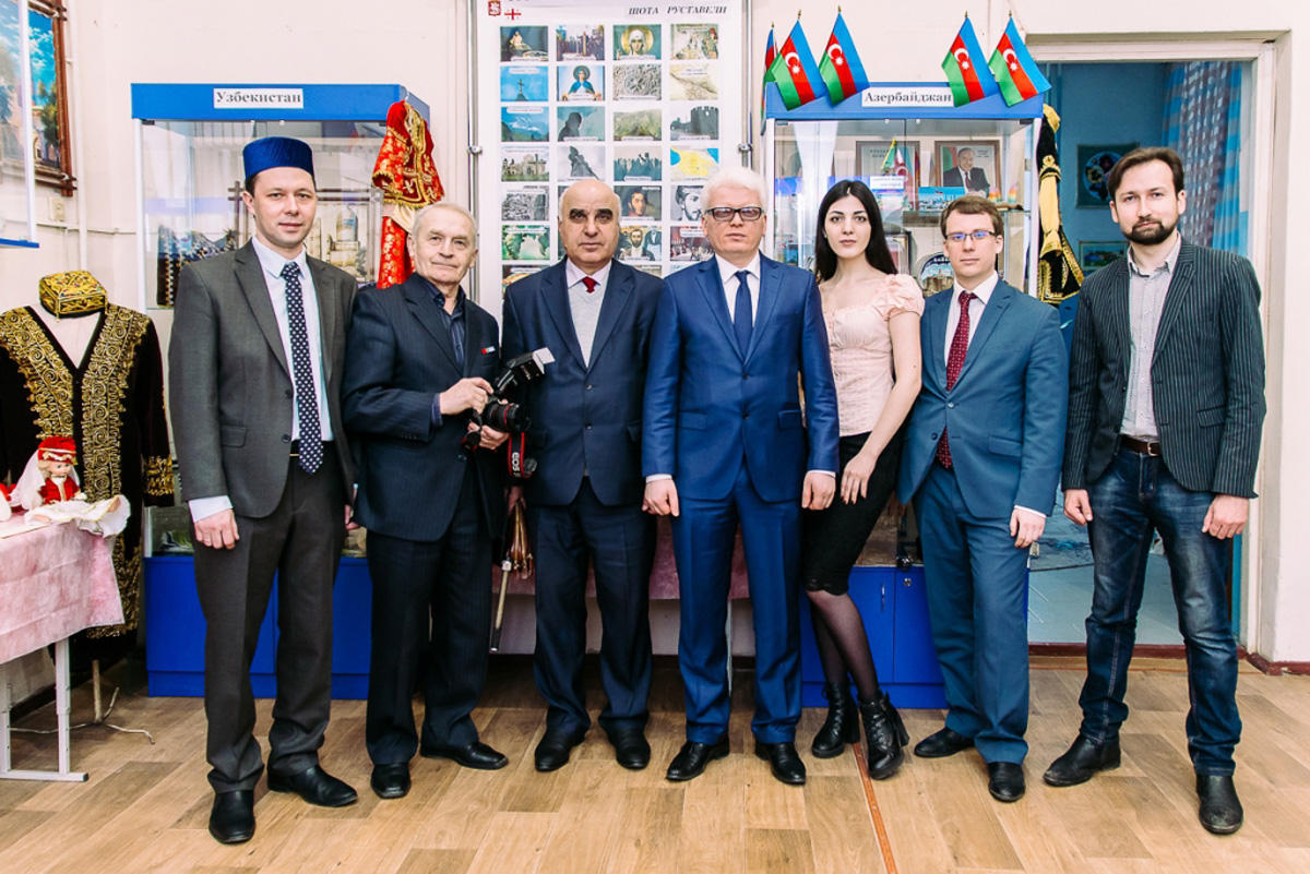 Азербайджанцы подарили российским школьникам праздник Новруз