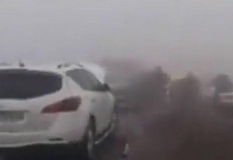 İranda zəncirvari qəza: 130 avtomobil toqquşdu, 89 nəfər yaralandı