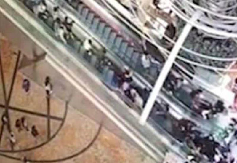 Çində ticarət mərkəzində eskalator şoku: 17 yaralı