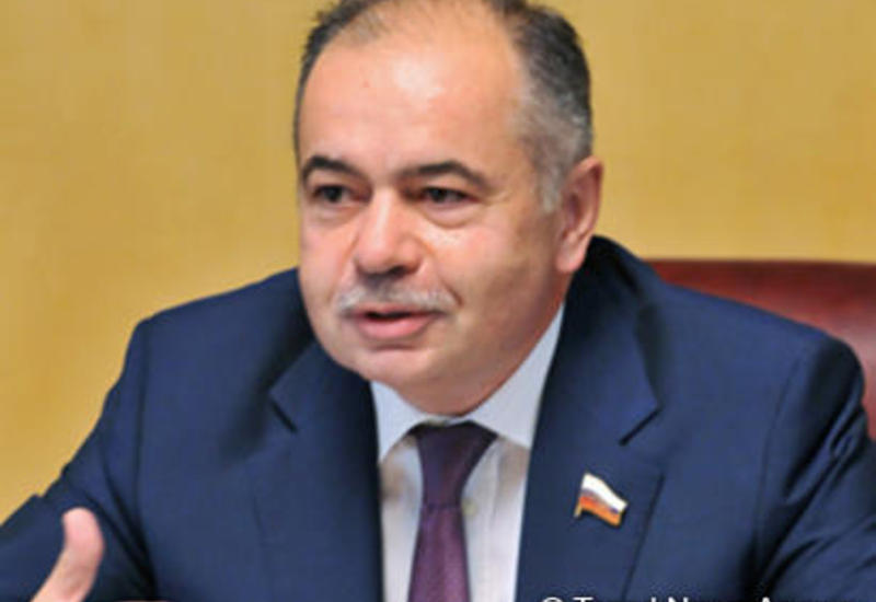 Президент Ильхам Алиев наградил Ильяса Умаханова орденом «Дружба»