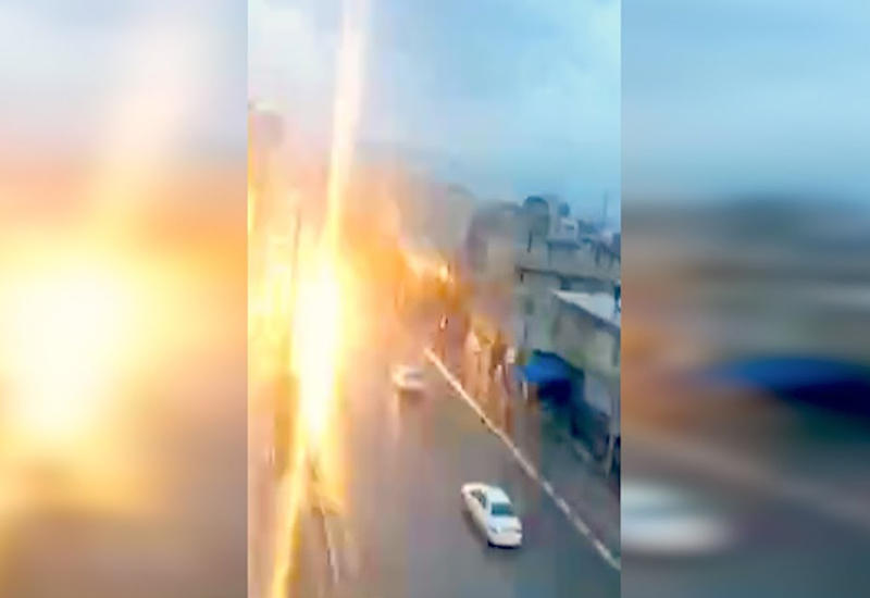 В Иране молния ударила в пассажира внутри автомобиля