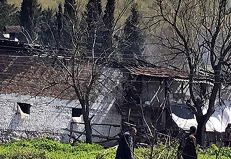 Üç uşaq evdə yanaraq öldü