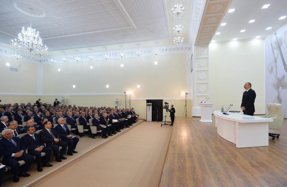 Президент Ильхам Алиев принял участие в республиканском совещании по развитию хлопководства