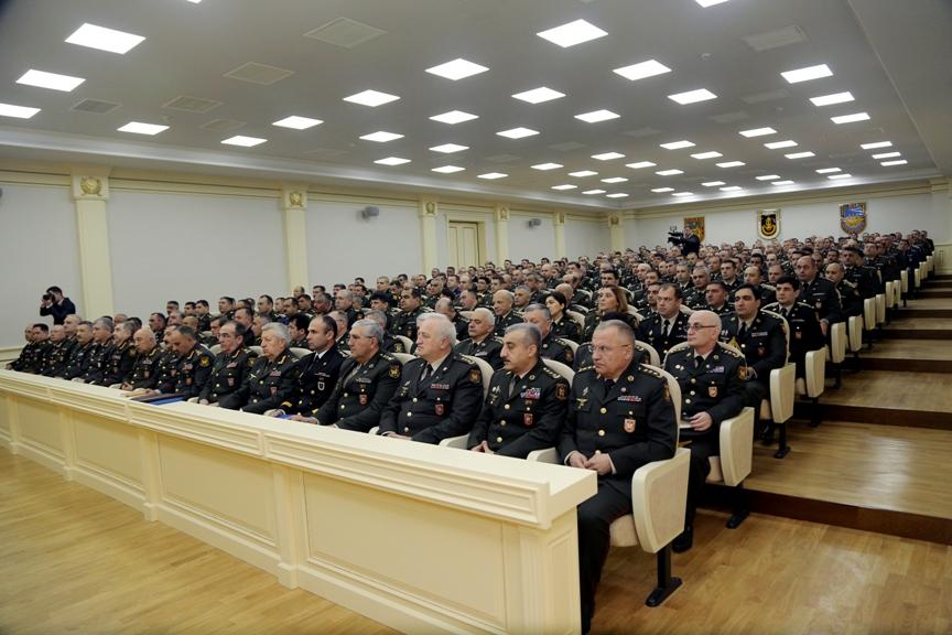 В Азербайджане отправлены в отставку высокопоставленные военнослужащие