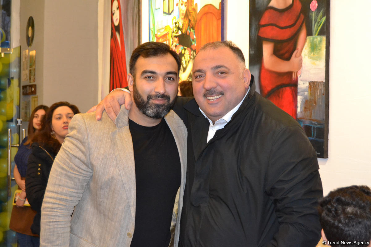 Мастер спорта по вольной борьбе выставил свои картины в Баку