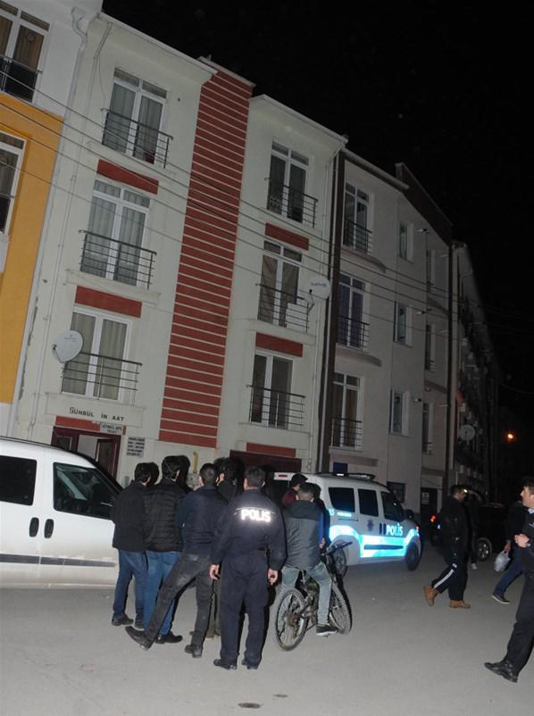 Polislər qıza sataşıb qaçan şəxsi binanın damında tutdular