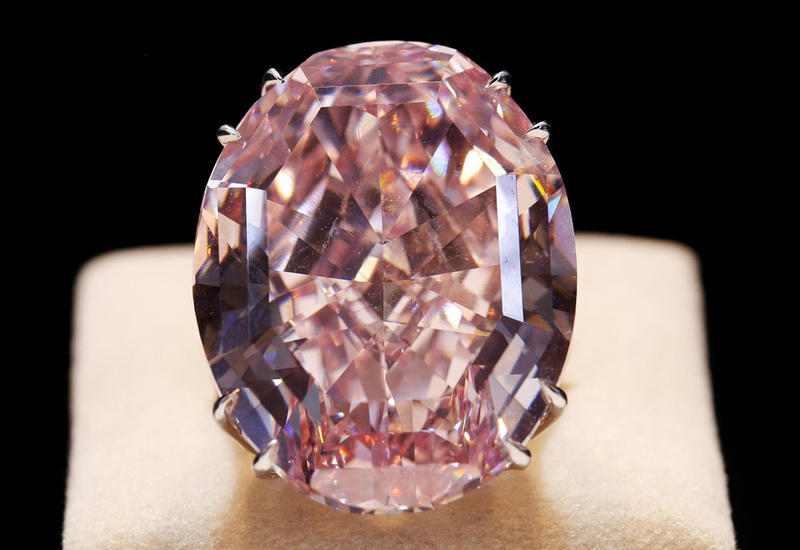 Самый дорогой в мире бриллиант продан за $71,2 млн.