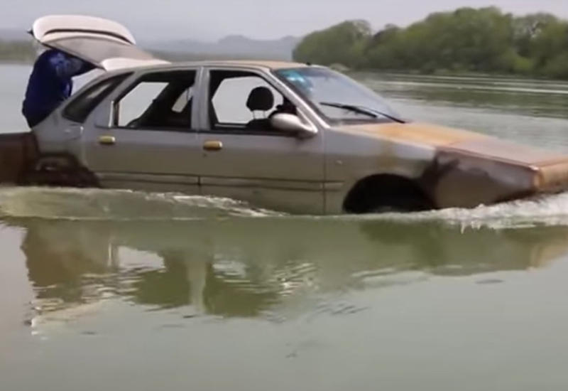 Китаец построил плавающий автомобиль из-за боязни наводнений