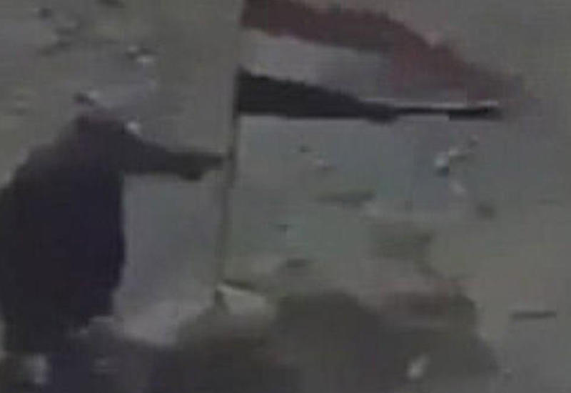 İŞİD terrorçusu bayrağa qurban getdi
