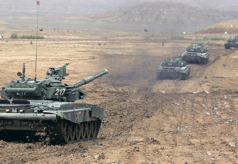 Широкомасштабные маневры азербайджанской армии - участвуют десятки тысяч солдат и сотни танков