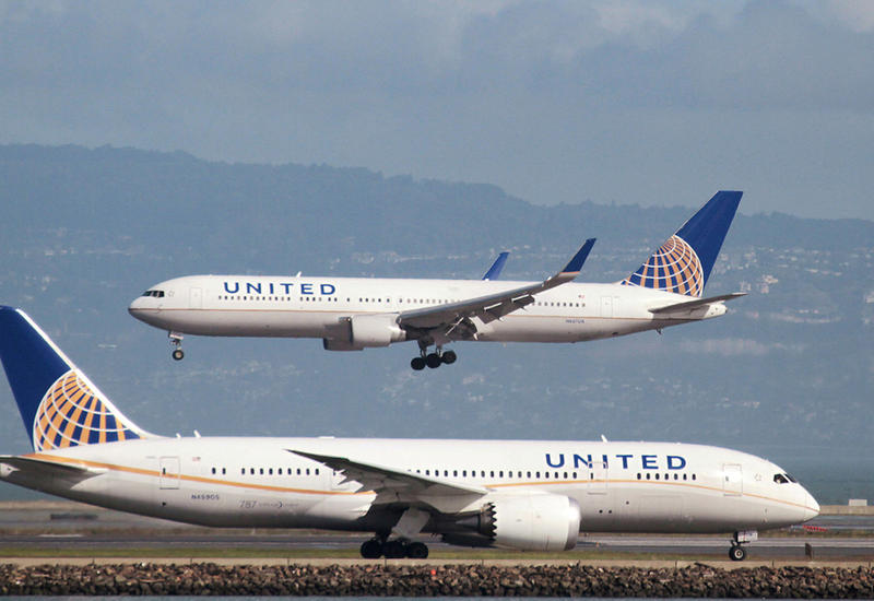United Airlines изменила правила после скандала с пассажиром