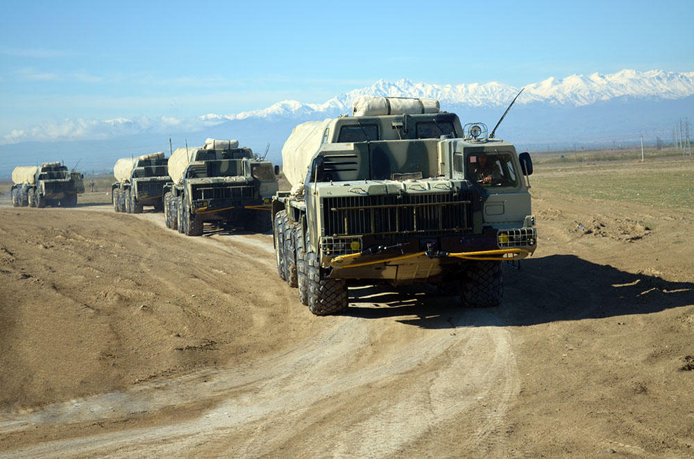 Ракетные и артиллерийские войска Азербайджана выводятся на стартовые позиции