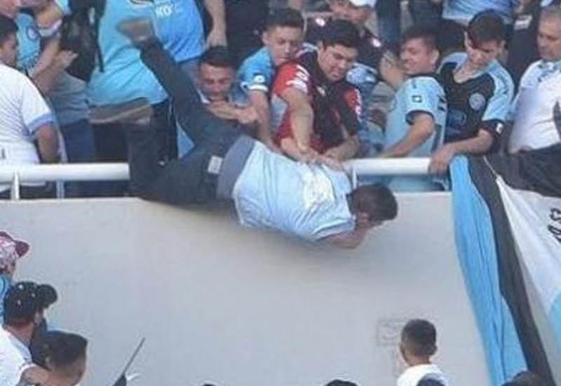 Фанат аргентинского клуба отомстил убийце брата прямо на матче