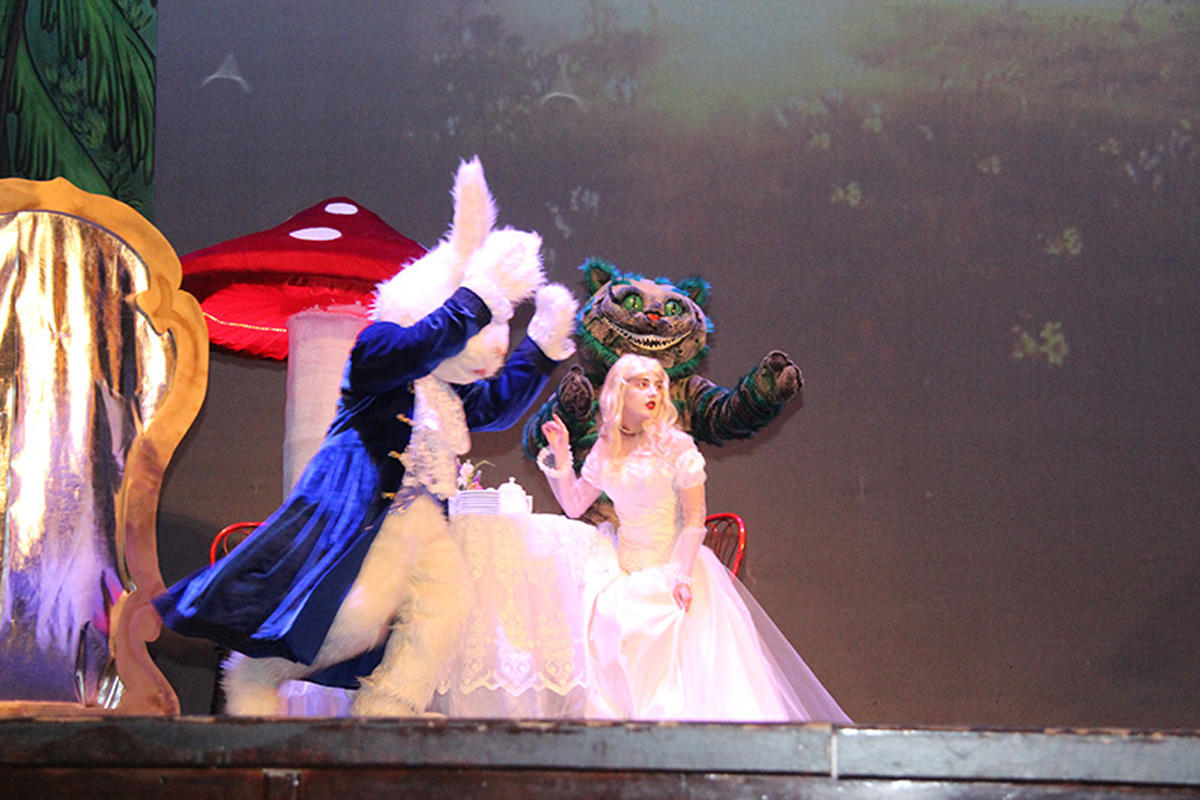 В Баку состоится показ грандиозного детского шоу-мюзикла "Алиса