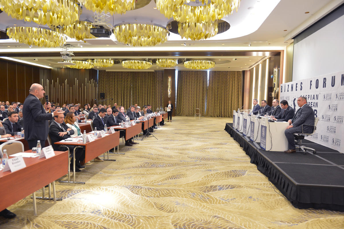 В Баку обсудили реформы в системе налогообложения
