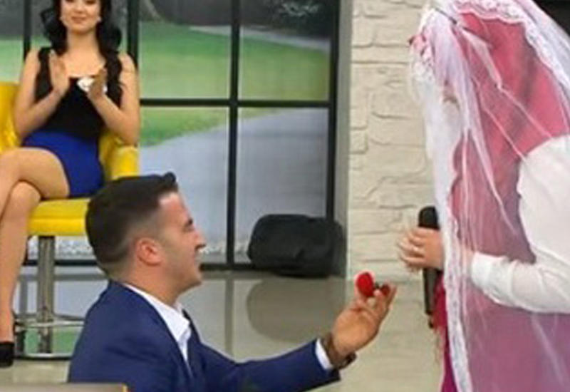 Азербайджанец устроил сюрприз возлюбленной, сделав предложение в эфире турецкого ТВ
