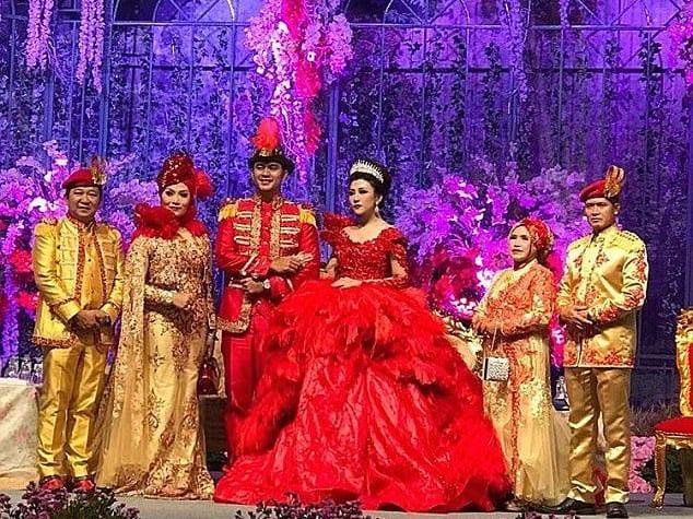 Роскошное платье невесты из Индонезии побило рекорд в Instagram