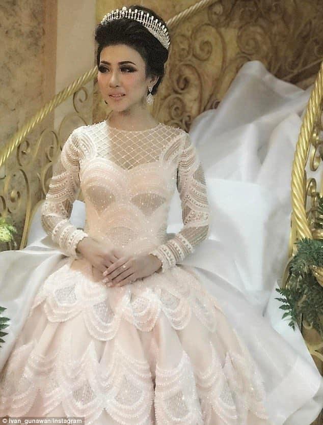 Роскошное платье невесты из Индонезии побило рекорд в Instagram