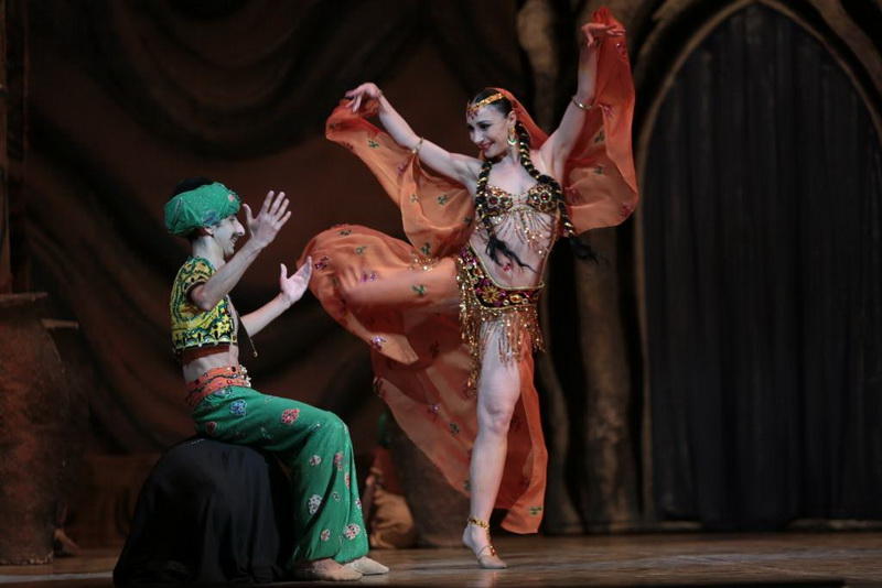 Балет "Тысяча и одна ночь" покорил зарубежных гостей Баку