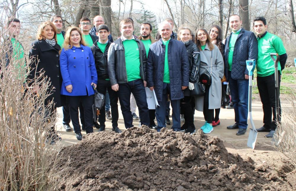 По инициативе вице-президента Фонда Гейдара Алиева Лейлы Алиевой в Ботаническом саду МГУ прошла акция посадки деревьев