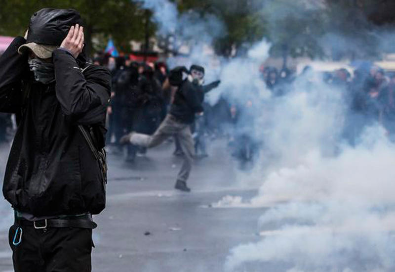 Полиция использовала слезоточивый газ против школьников в Париже