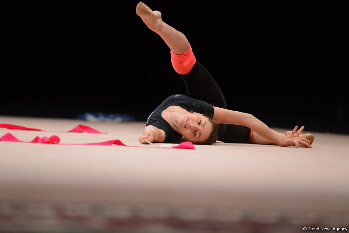 Стартовали подиумные тренировки участниц Кубка мира по художественной гимнастике в Баку